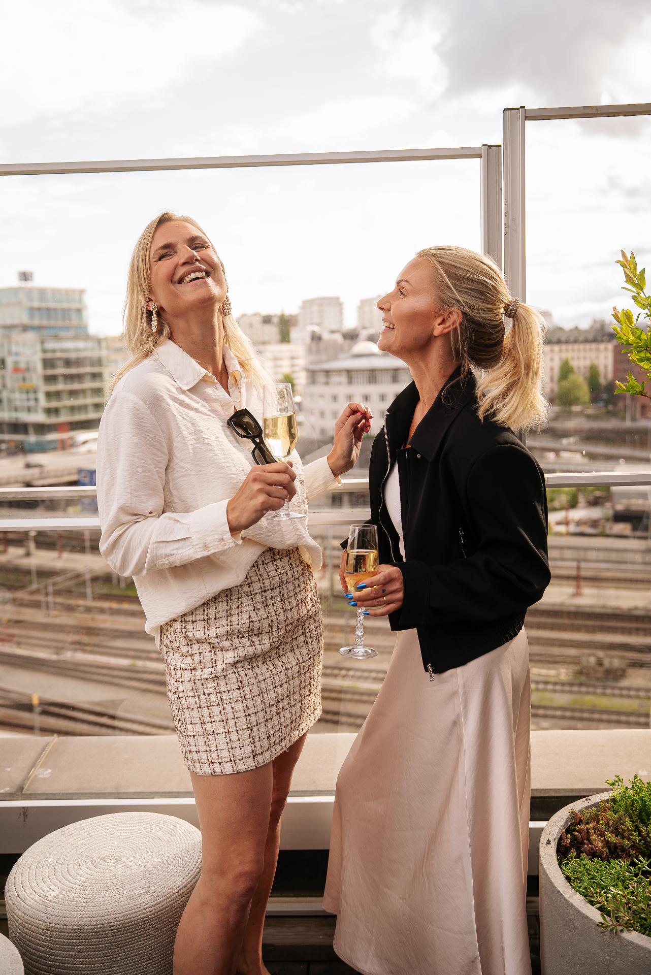 Emmelie och Miriam, grundare av Fuck It Book It